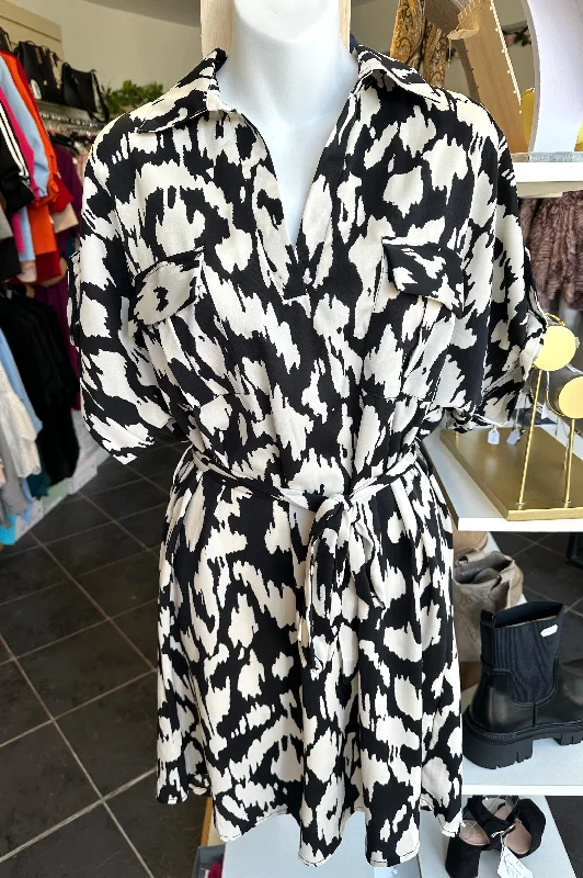 Weekend Special Black & white printed v neck belted shirt dress