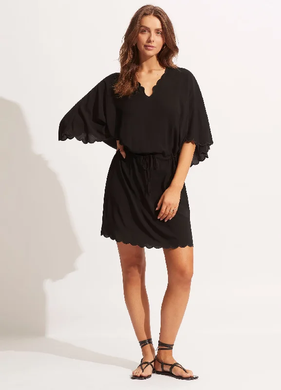 Price Cut Gia Scallop Kaftan - Black